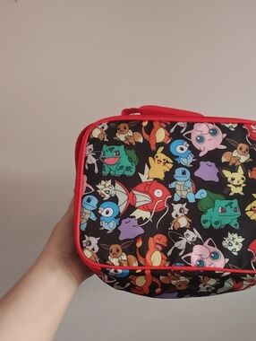 2022 Thermos Red-Trim Pokémon Lunchbox